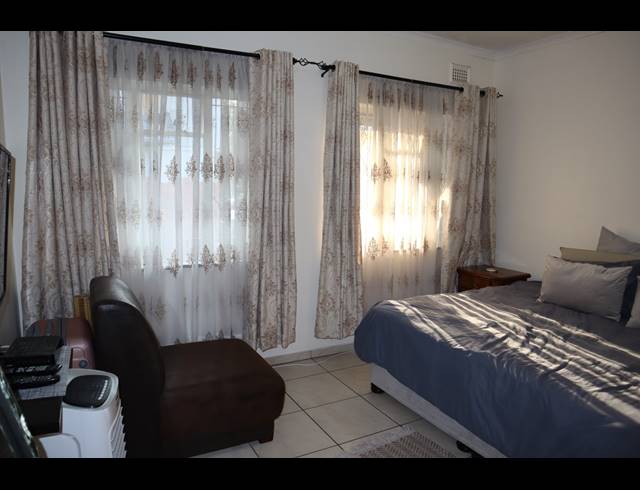 2 BEDROOM APARTMENT FOR SALE IN PINETOWN CENTRAL